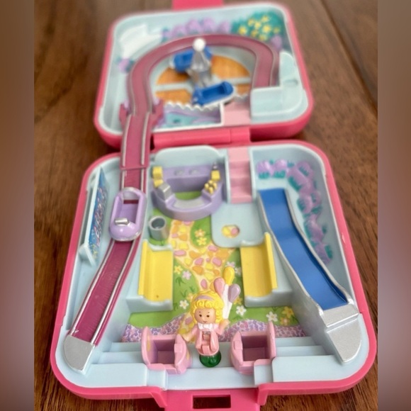 Polly Pocket 1989 Vintage Bluebird Toys Complete - Polly’s Funfair - Picture 2 of 5